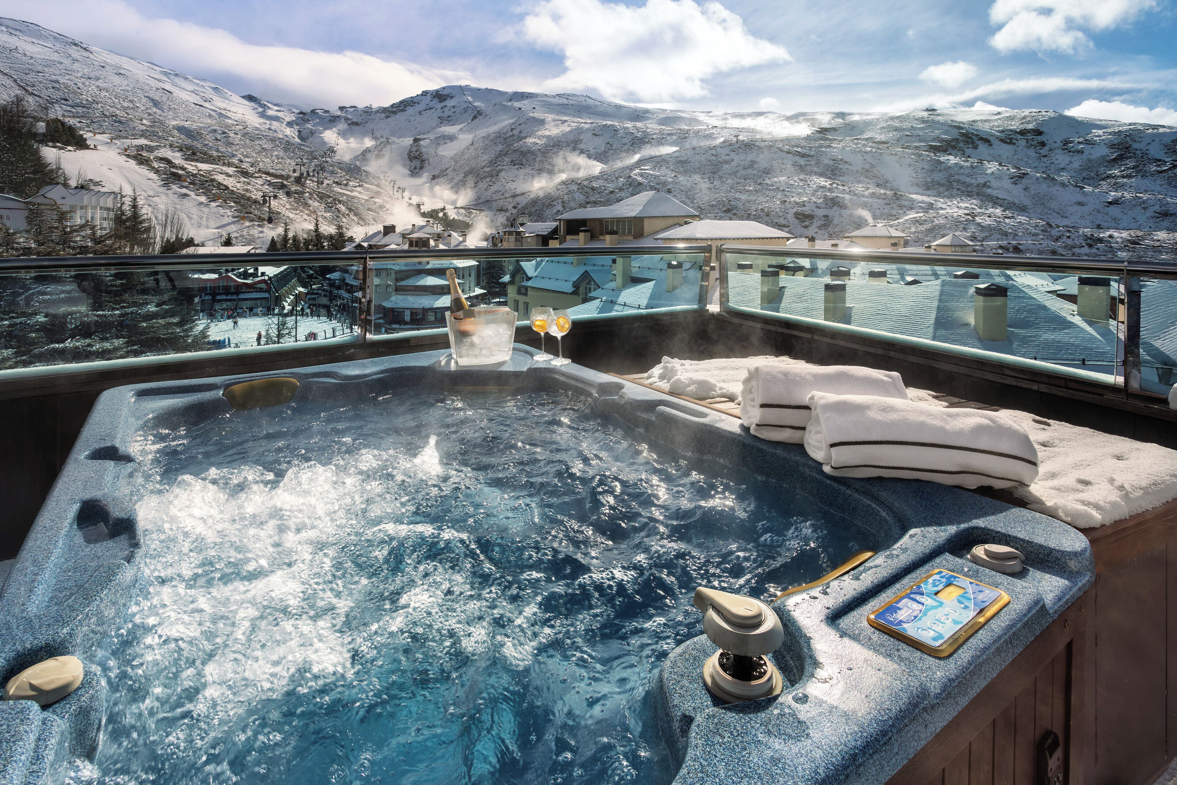 Couette en duvet d'oie, matelas mémoire de forme, minibar