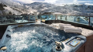 Couette en duvet d'oie, matelas mémoire de forme, minibar