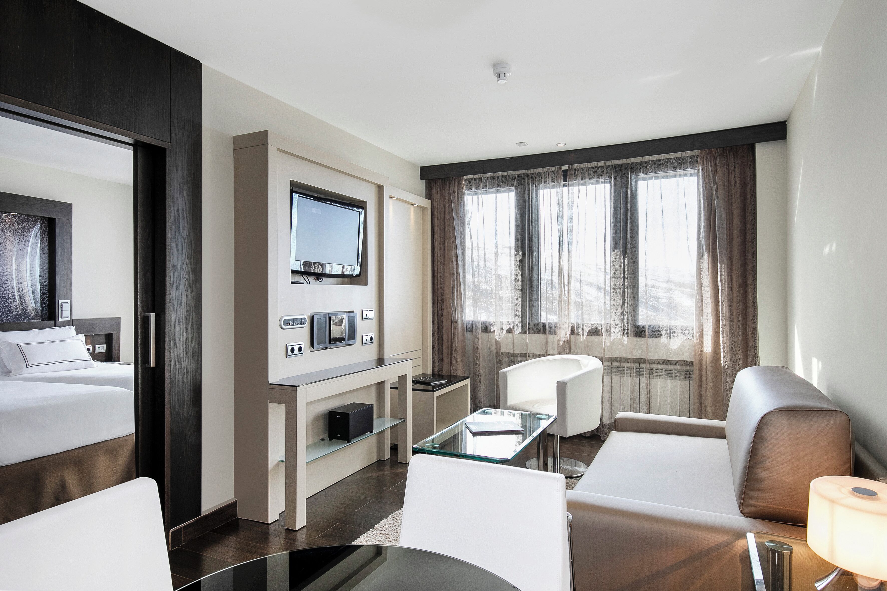 Suite (The Level) | Edredones de plumas, colchones viscoelásticos, minibar y caja fuerte