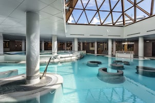 Salas de tratamientos para parejas, sauna, bañera de hidromasaje