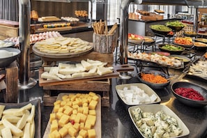 3 restaurants; breakfast, lunch, dinner, and brunch served - Melia Sol Y Nieve (Monachil)