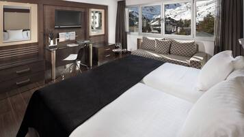 Daunenbettdecken, Betten mit Memory-Foam-Matratzen, Minibar, Zimmersafe