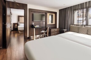 Down duvets, memory-foam beds, minibar, in-room safe - Melia Sol Y Nieve (Monachil)