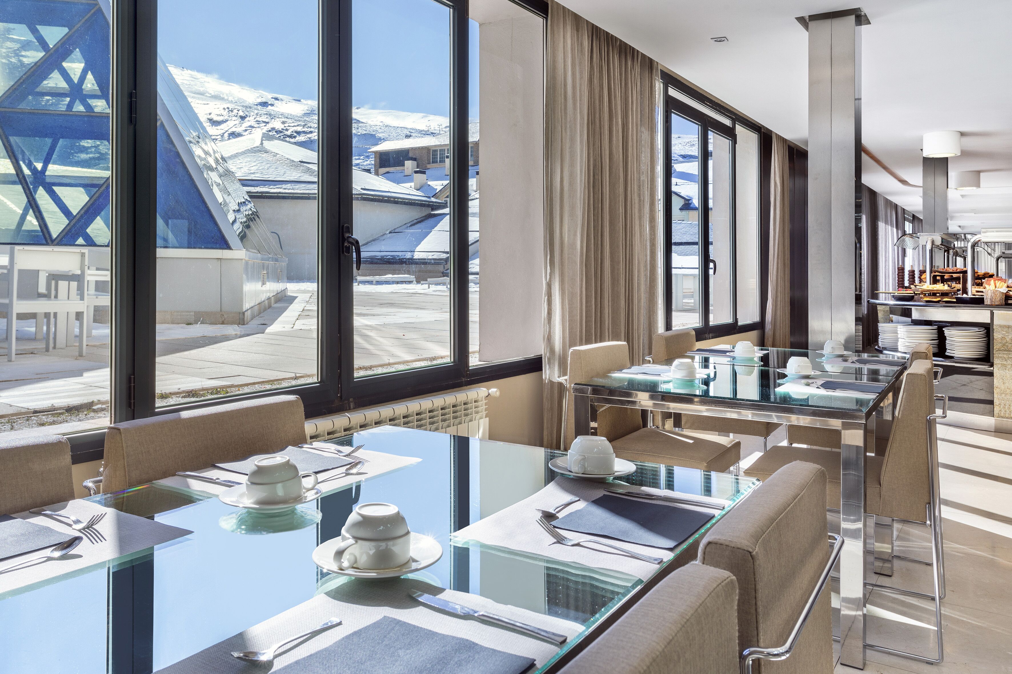 breakfast and dinner served, international cuisine