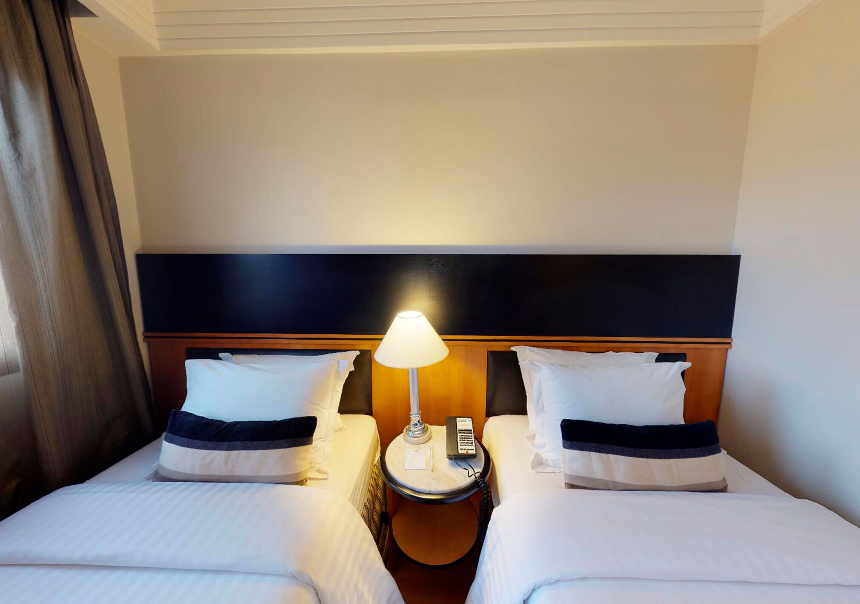 standard suite, 2 single beds | 1 bedroom, minibar, in-room safe, desk