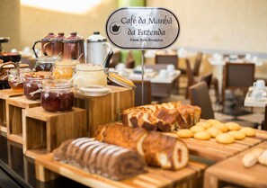 Free daily buffet breakfast  - Estanplaza International (São Paulo)