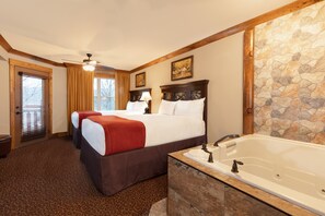 Desk, laptop workspace, iron/ironing board, free WiFi - Westgate Smoky Mountain Resort & Water Park (Gatlinburg)