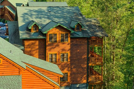 Westgate Smoky Mountain Resort Water Park - Image 16