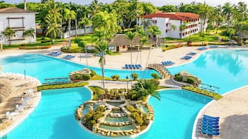 Outdoor pool, sun loungers