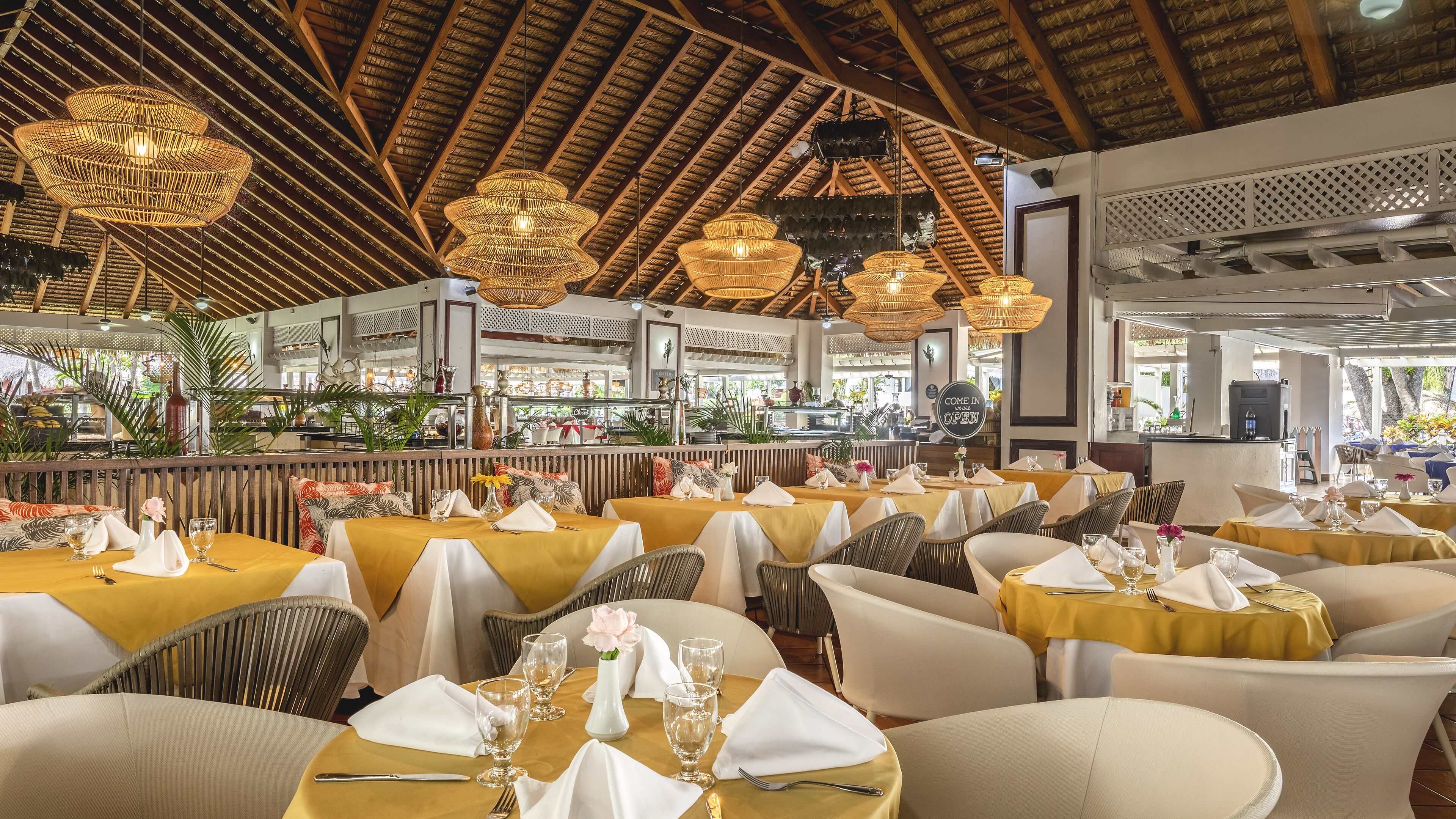 5 restaurants; breakfast, lunch, and dinner served