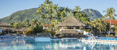 Outdoor pool, sun loungers