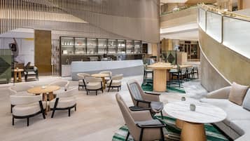 2 bars/lounges, lobby lounge