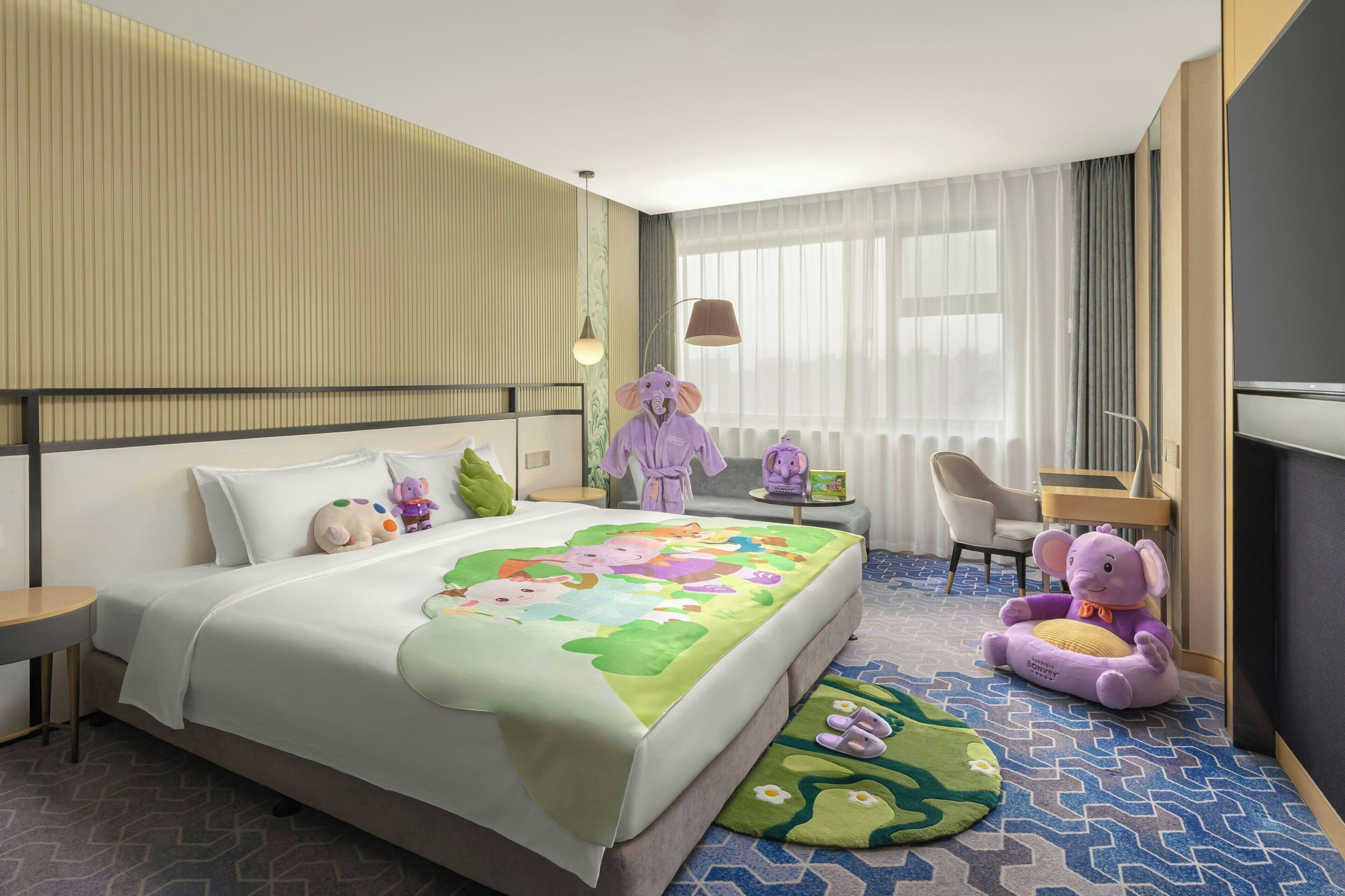 Westin, Junior Suite, 1 King Bed | Premium bedding, down duvets, pillow-top beds, minibar