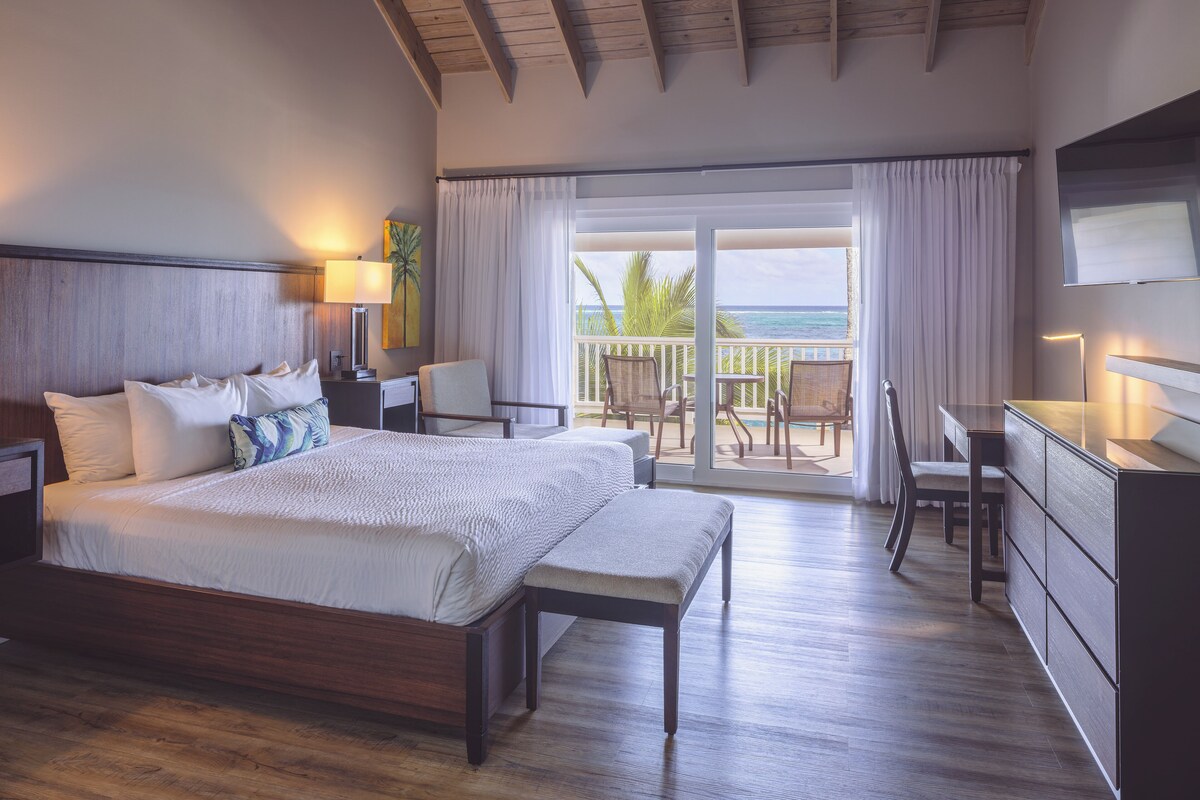 Beachfront Room | Egyptian cotton sheets, premium bedding, in-room safe, desk