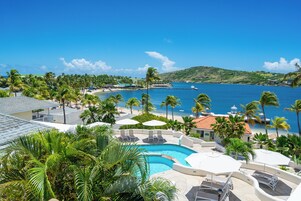 6 piscinas externas, guarda-sóis, espreguiçadeiras