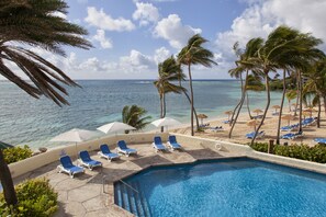 6 outdoor pools, pool umbrellas, sun loungers