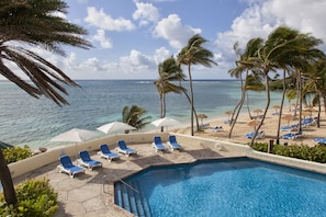 6 outdoor pools, pool umbrellas, sun loungers