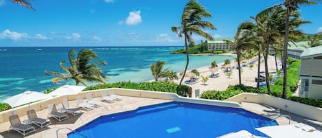 6 outdoor pools, pool umbrellas, sun loungers