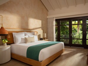 Junior Suite, 1 King Bed, Garden View