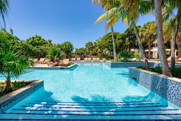 Outdoor pool, free pool cabanas, pool umbrellas