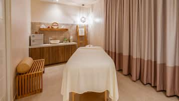 Couples treatment rooms, spa tub, steam room, body treatments