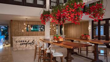 2 barer/lounger, bar ved poolen