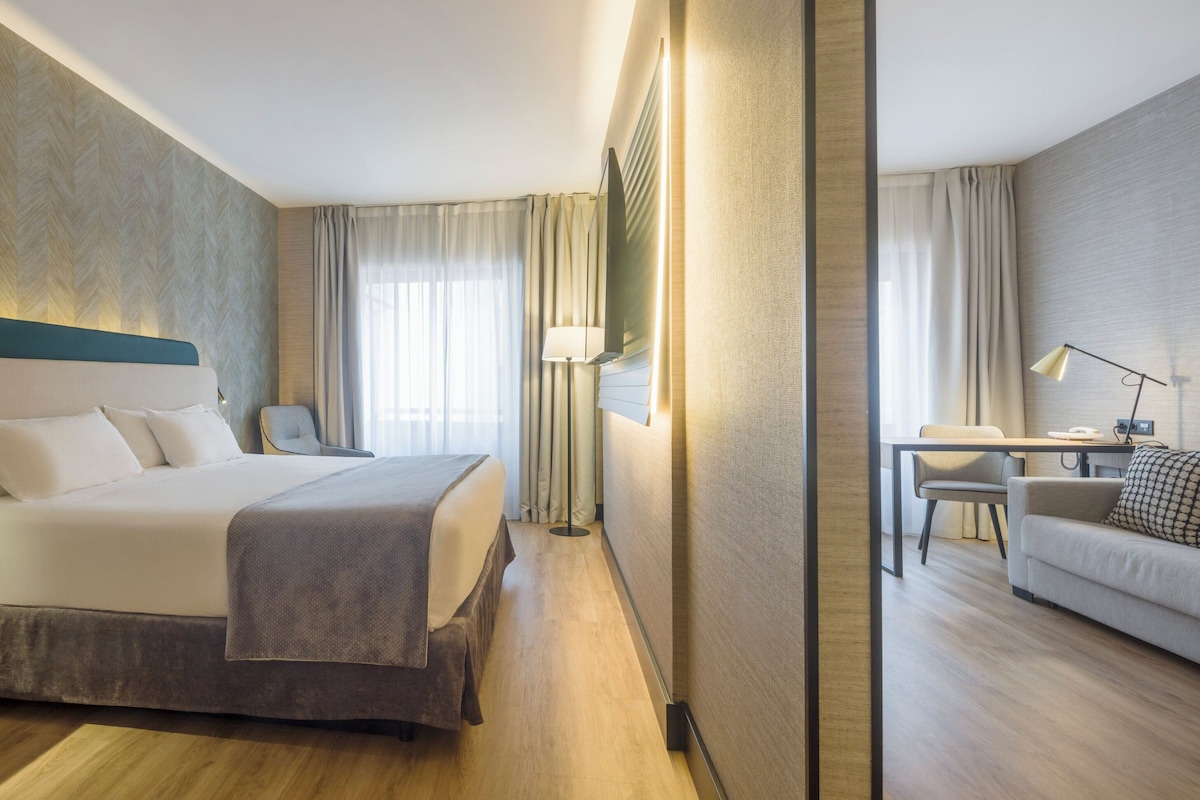 Premium Double Room | Down comforters, in-room safe, desk, blackout drapes