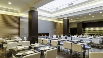 Petit déjeuner, déjeuner et dßner servis sur place