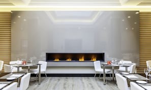 Petit déjeuner, déjeuner et dîner servis sur place