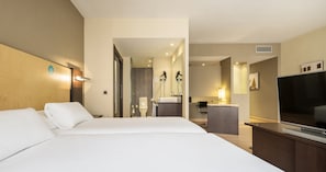 Couette en duvet, coffre-fort, bureau, rideaux d’obscurcissement