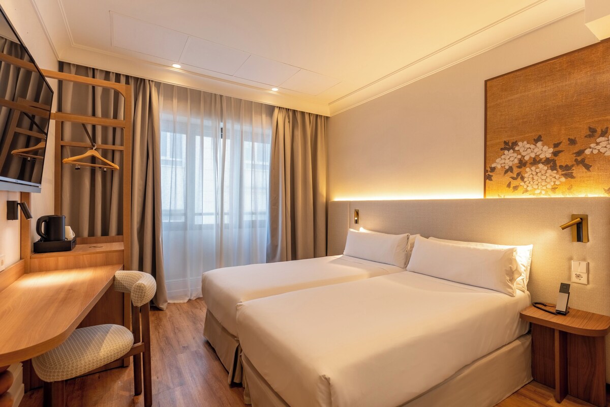 Standard Double Room | Minibar, in-room safe, desk, blackout drapes