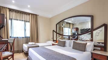 Tremannsrom | Minibar, safe på rommet, skrivebord og wi-fi (inkludert)