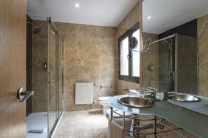 Bathroom - Petit Palace Arturo Soria (Madrid)