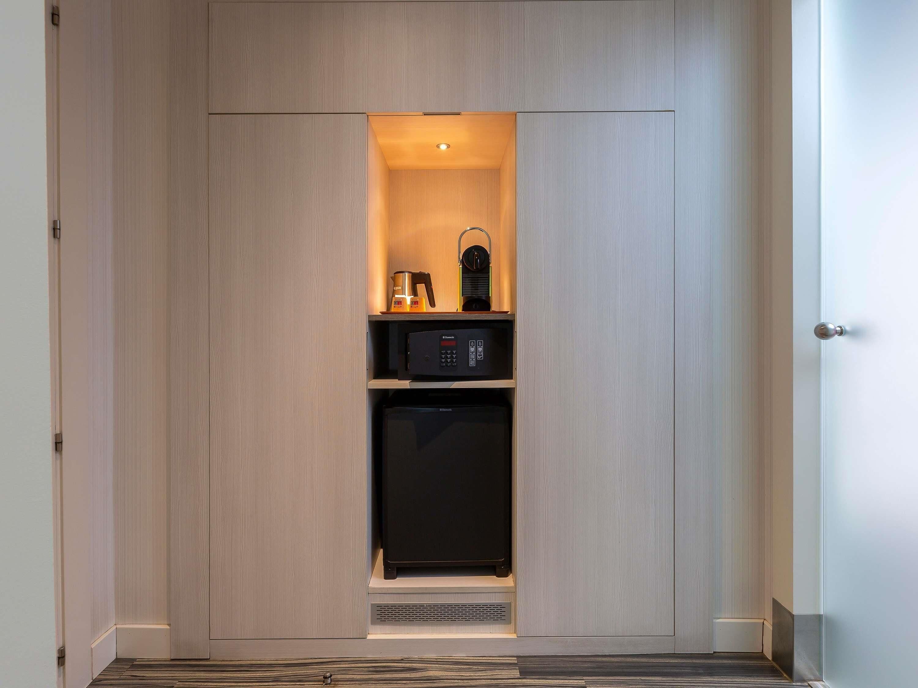 superior room, 2 single beds | minibar, in-room safe, desk, blackout curtains