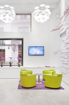 Lobby sitting area - Hotel ibis Styles Madrid Prado (Madrid)