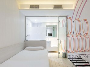 Chambre Simple, 1 lit une place (Inward-facing)