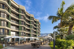 Breakfast and dinner served, garden views  - Enotel Magnólia (Funchal)