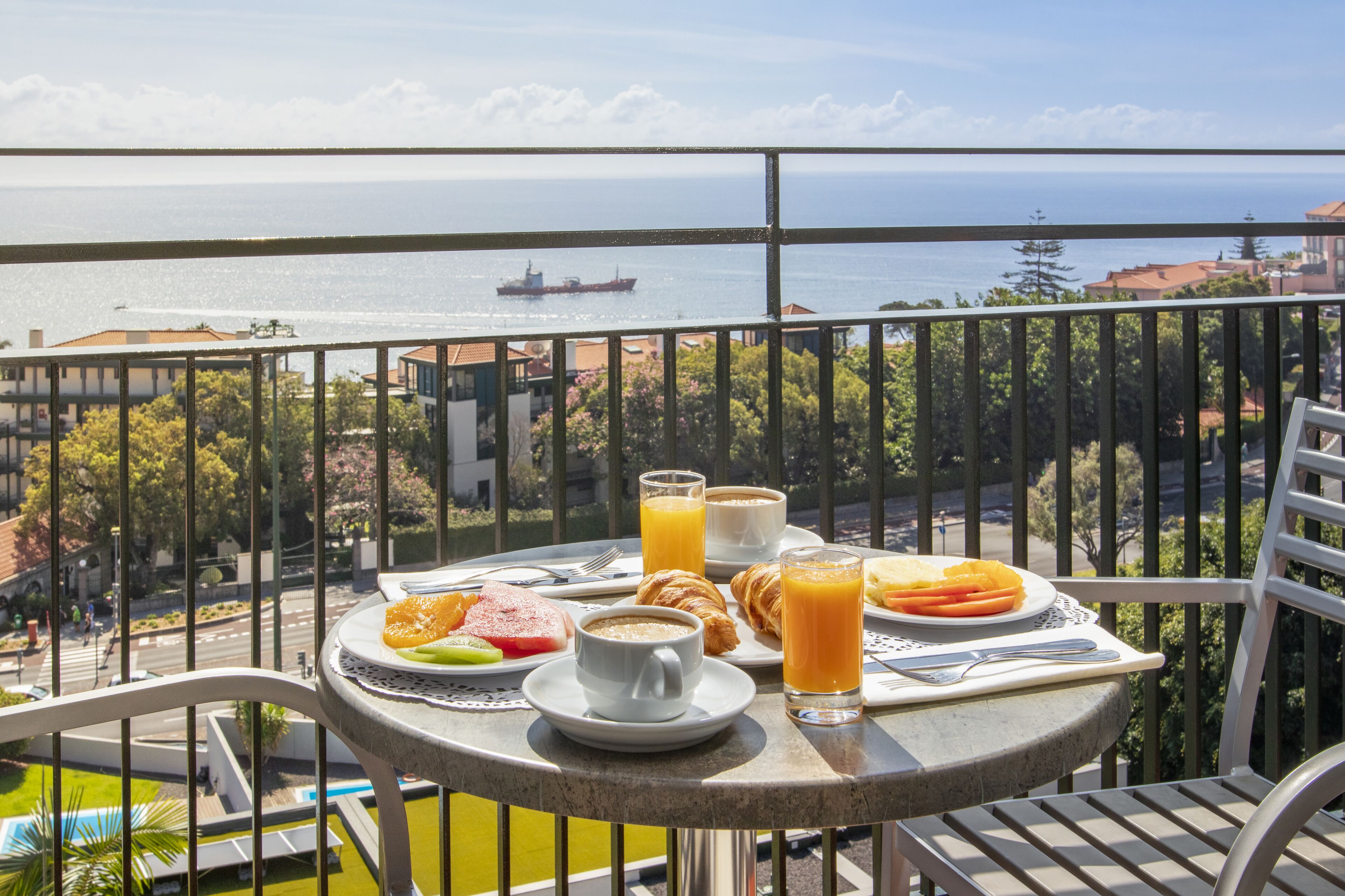 minibar, in-room safe, blackout curtains, free wifi