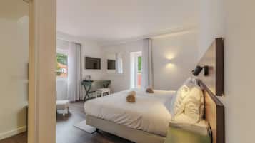 Standard Room, Balcony | In-room safe, blackout drapes, bed sheets