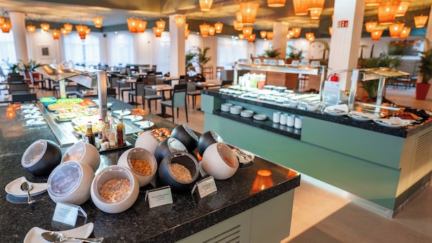 Free daily buffet breakfast - Enotel Santo da Serra (Machico)