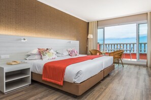 Standard Room, Balcony, Sea View | Bathroom | Free toiletries, hair dryer, towels - Enotel Sunset Bay (Ponta do Sol)