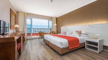 Standardzimmer, Balkon, Meerblick | Minibar, Zimmersafe, Schreibtisch, laptopgeeigneter Arbeitsplatz