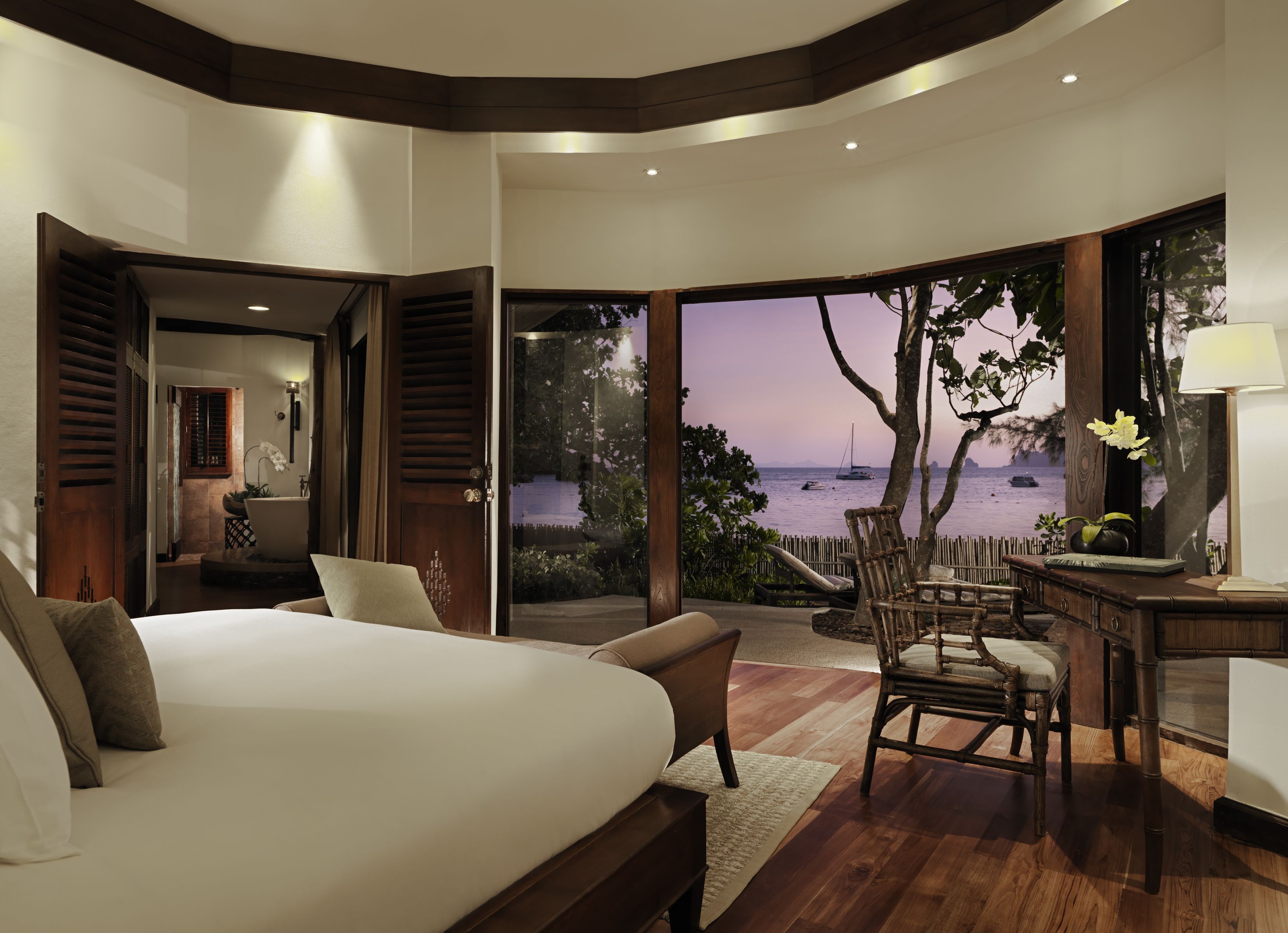 Rayavadee Villa | Down duvets, minibar, in-room safe, desk