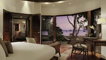 Rayavadee Villa | Down duvets, minibar, in-room safe, desk