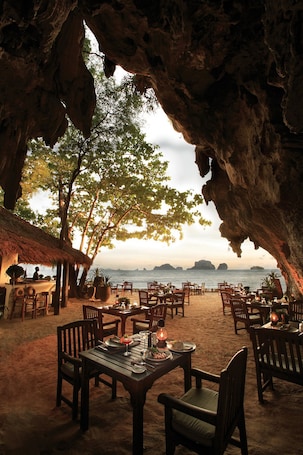 4 restaurants, breakfast, lunch, dinner served; international cuisine. Rayavadee