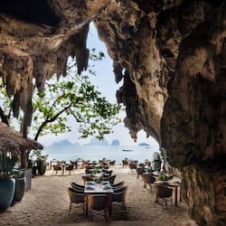 4 restaurants, breakfast, lunch, dinner served; international cuisine