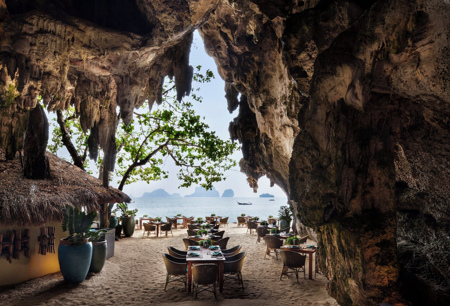 4 restaurants; breakfast, lunch and dinner served 