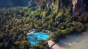 Outdoor pool, pool umbrellas, sun loungers