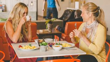 Daily cooked-to-order breakfast for a fee