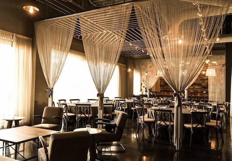 Breakfast, lunch, dinner served; American cuisine